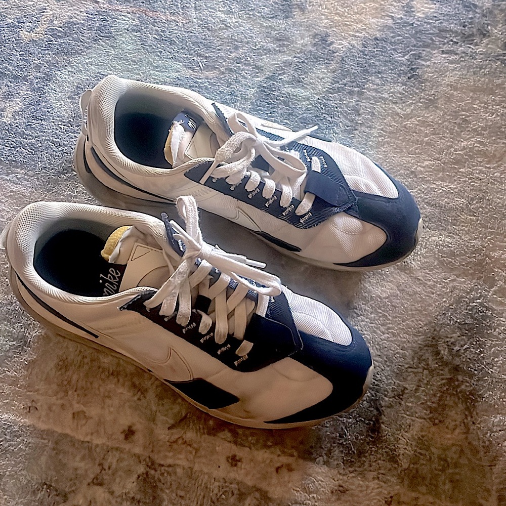 Men’s Nike Shoes Size 9.5